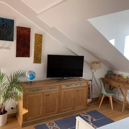Charmant Studio A Proximite De La Gare Rer A Chatou Zewnętrze zdjęcie