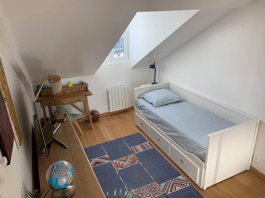 Charmant Studio A Proximite De La Gare Rer A Chatou Zewnętrze zdjęcie