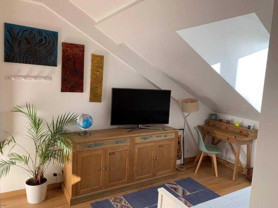 Charmant Studio A Proximite De La Gare Rer A Chatou Zewnętrze zdjęcie
